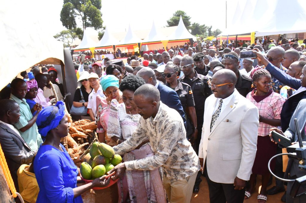 Rt. Hon. Dr. Rebecca Alitwala Kadaga Addressing the people of Mashaga Village on Village Agriculture Model.