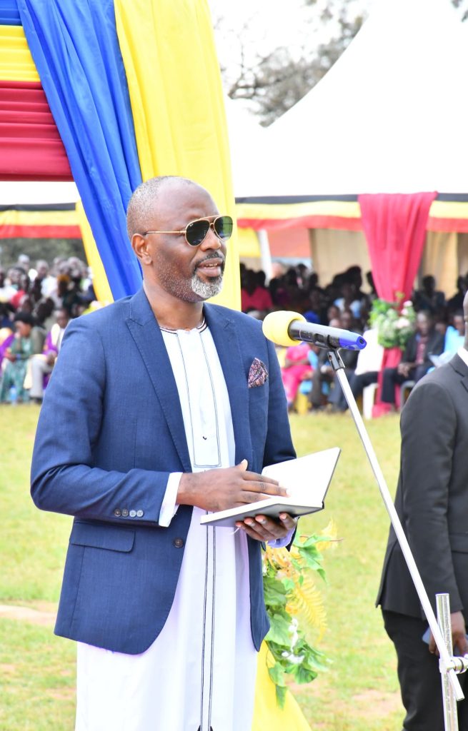 Owek. Muvawala Joseph the Prime Minister of the Busoga Kingdom giving Remarks at luuka grounds during the Regional Prayers.