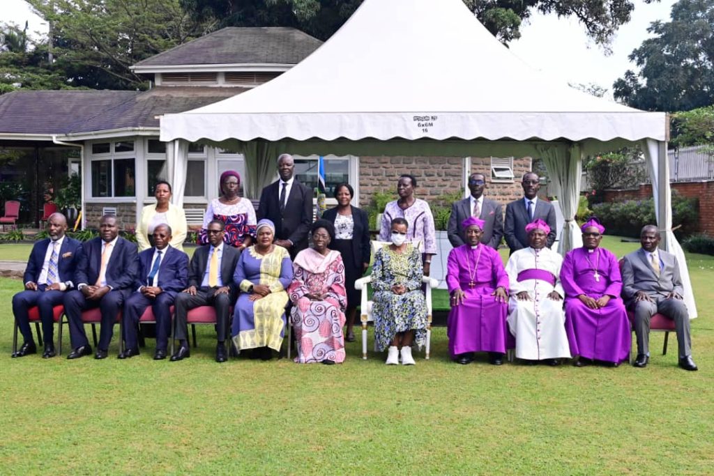 Janet Museveni in group with Busoga Top leaders  led by Rt.hon.Rebecca Kadaga on the right and leaders of Church of Uganda led by  Archbishop Stephen Kaziimba