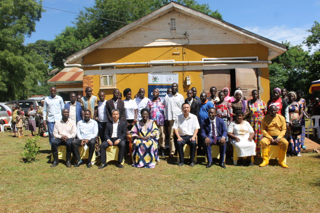 Rt. Hon. Rebecca Kadaga in group photo with the local leade during the launch in Kamuli District