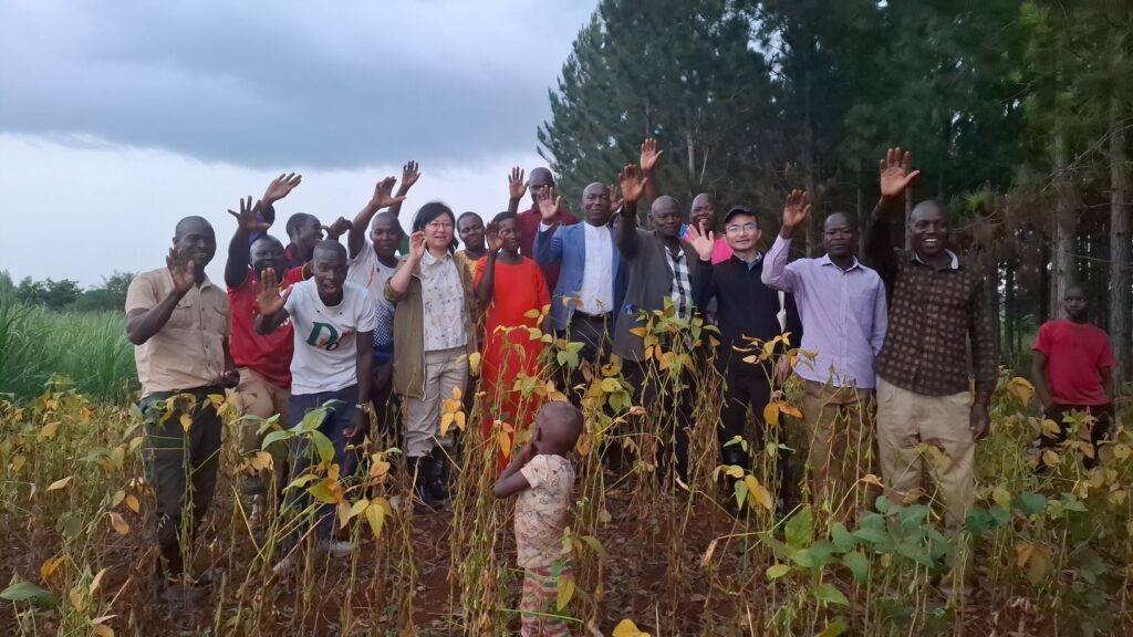  Busoga Consortium and Chinese experts in a photo moment with chili and soybean farmers in Busana Village, Kamuli District.
