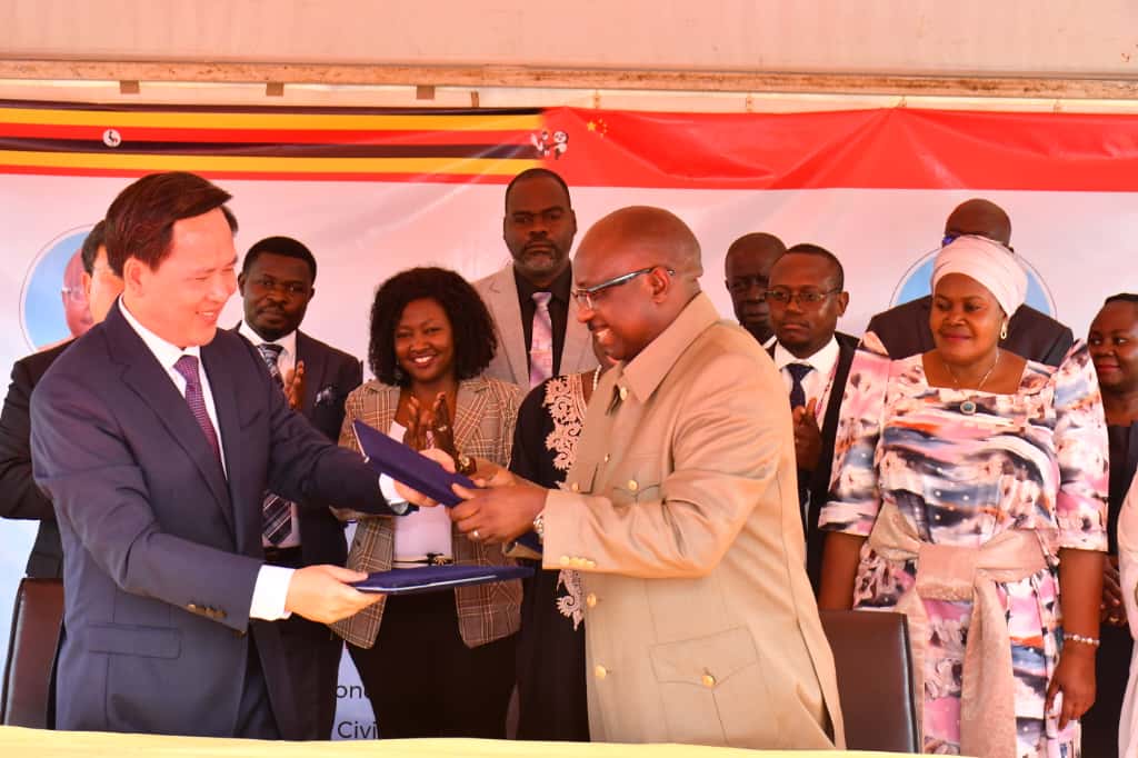 Vice Governor of Shandong Province, H.E. Wen Nuan, and  Hon. Frank Tibagendeka, Governor of the BCD during the signing ceremony Civil service collage jinja.