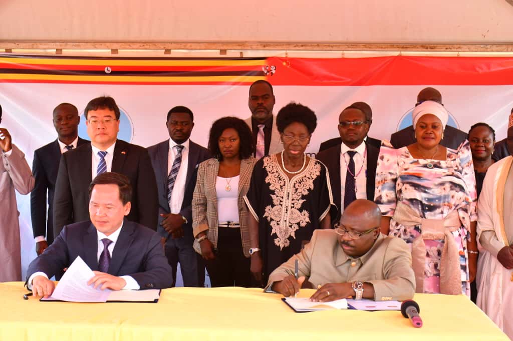 Rt. Hon. Dr. Rebecca Kadaga, Patron of the Busoga Consortium, alongside Rt. Hon. Rukia Nakadama, Chairperson of the Busoga Ministerial Committee, Members of Parliament, District Chairpersons, Religious Leaders, Government Officials, School Representatives, and the general public witnessing the siging of the Busoga-Shandong Agreement